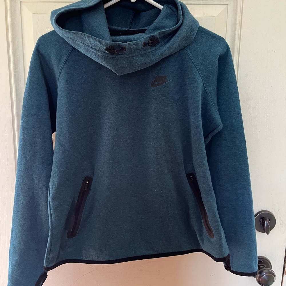 Nike Sportswear Essential Funnel-Neck Pullover Hoodie